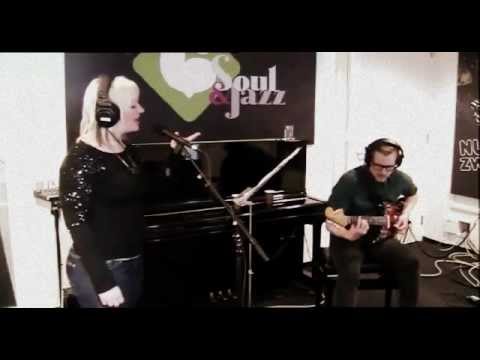 Alice Russell – Hey Ya (OutKast cover)