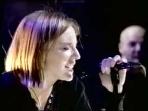 Portishead – Over Live On Jools Holland (1998)