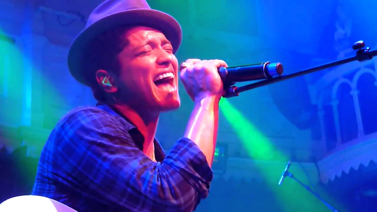 Bruno Mars – Talking To The Moon / Live in Amsterdam