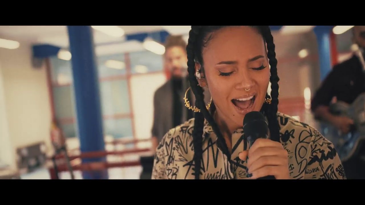 Mayra Andrade – PLANET AFROPUNK – Tan Kalakatan